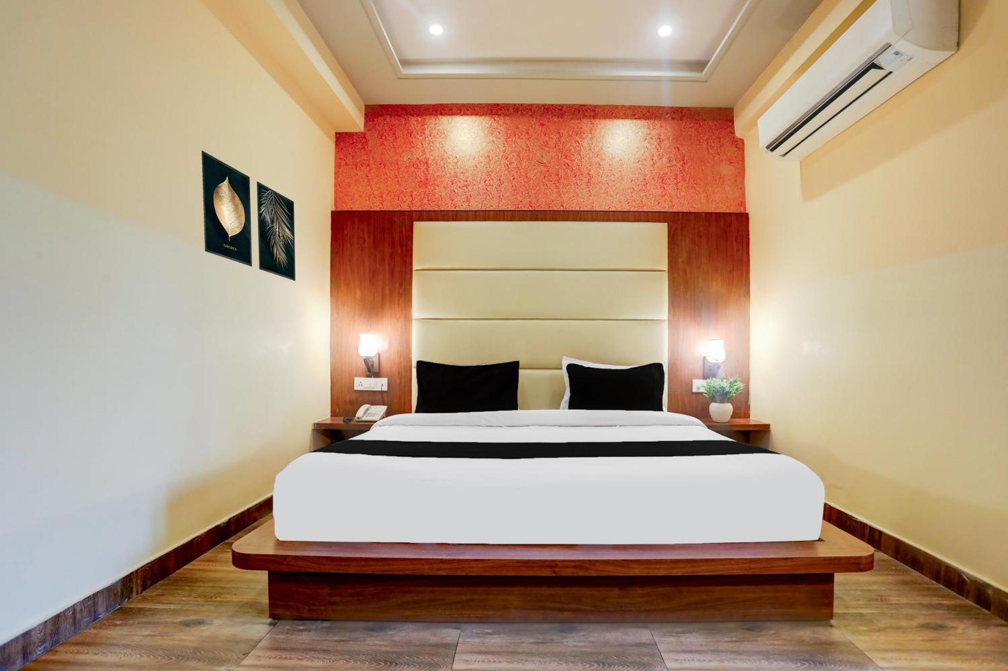 Super Townhouse Oak Pacify Hills Hotel Rājpur Buitenkant foto
