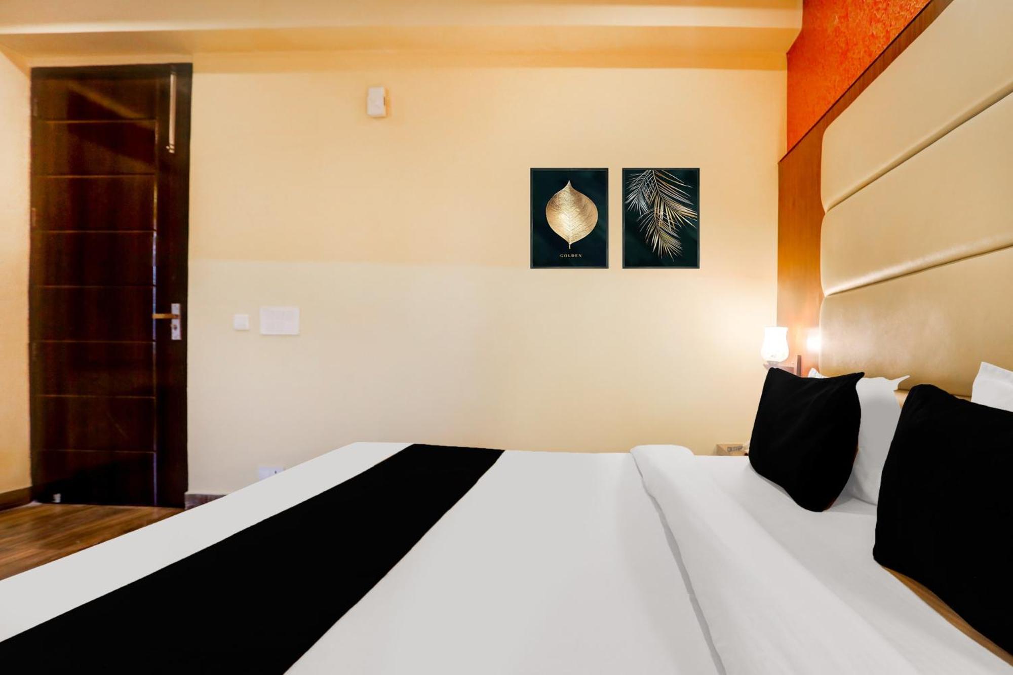 Super Townhouse Oak Pacify Hills Hotel Rājpur Buitenkant foto