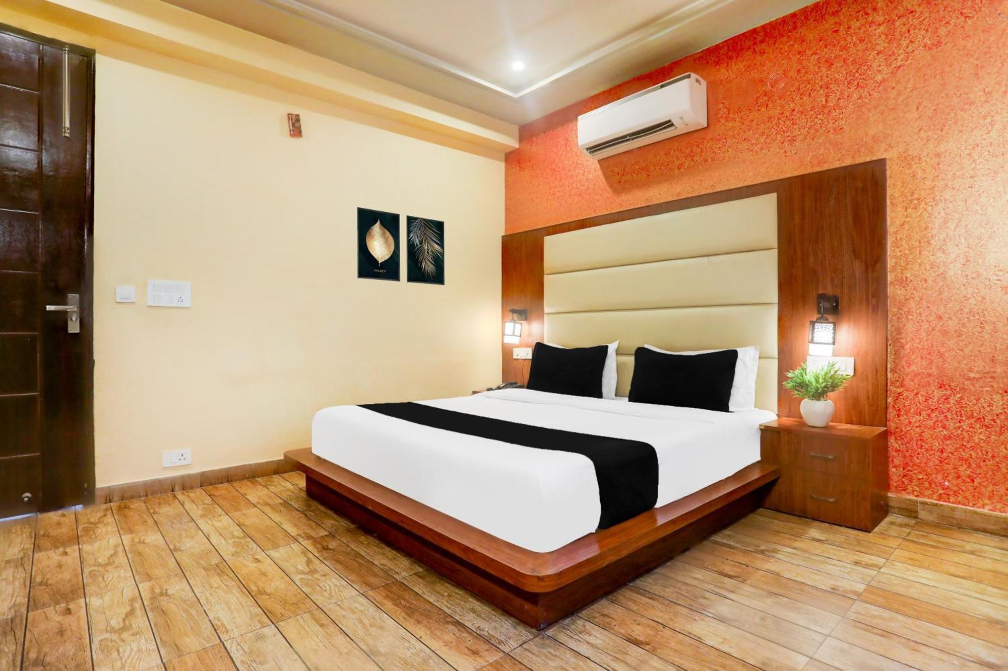 Super Townhouse Oak Pacify Hills Hotel Rājpur Buitenkant foto