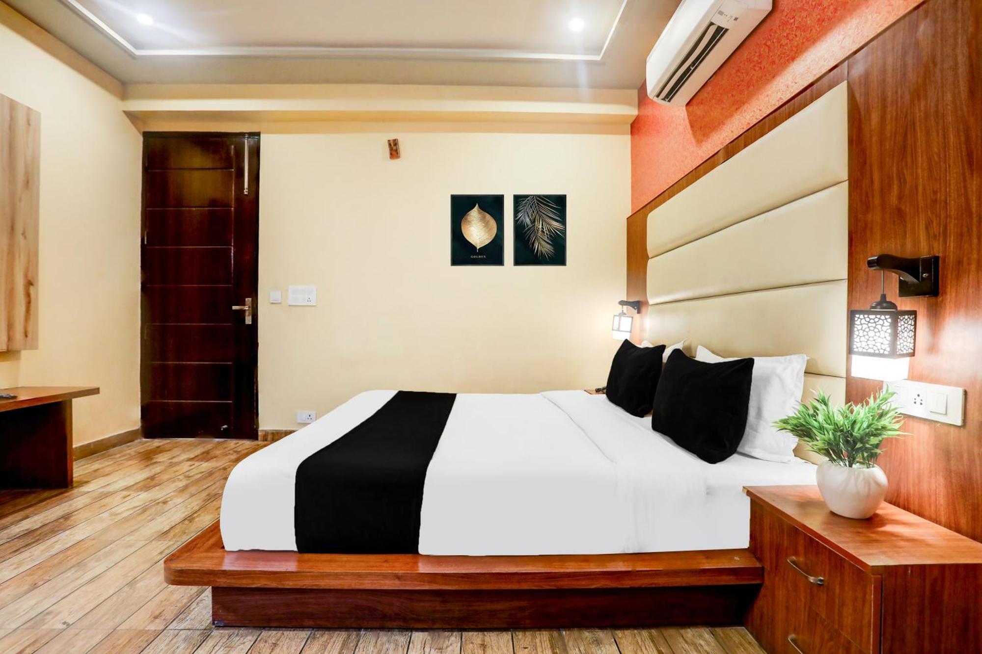 Super Townhouse Oak Pacify Hills Hotel Rājpur Buitenkant foto