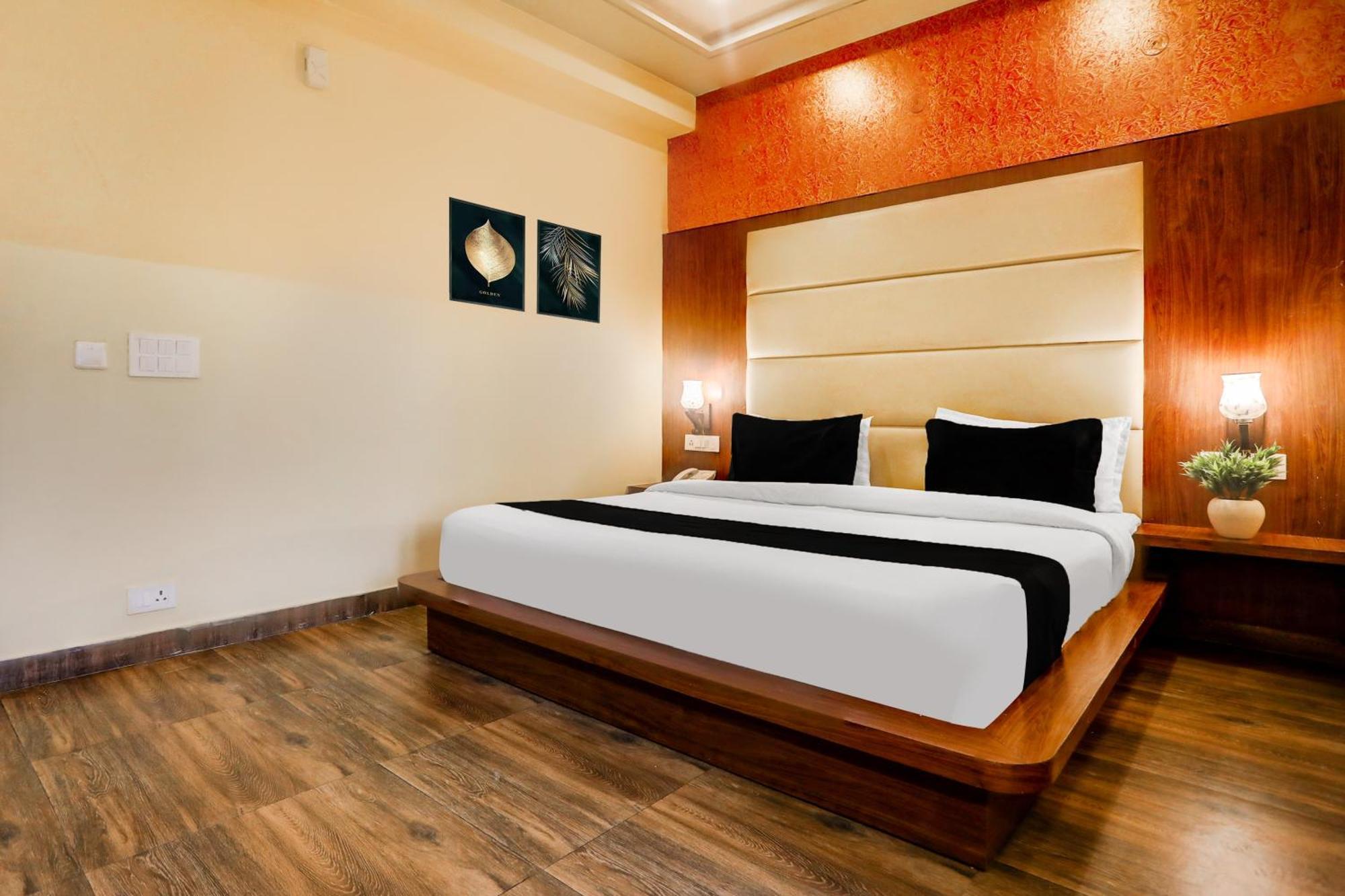 Super Townhouse Oak Pacify Hills Hotel Rājpur Buitenkant foto